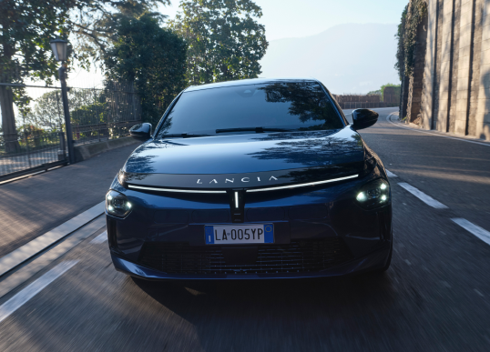 Lancia elektrische en hybride voertuigen Italiaanse elegantie