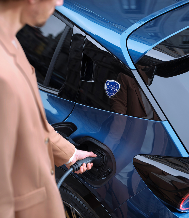  Lancia Ypsilon Electric tijdens het opladen